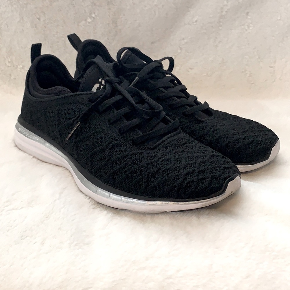 APL black sneaker Techloom Phantom W size 9